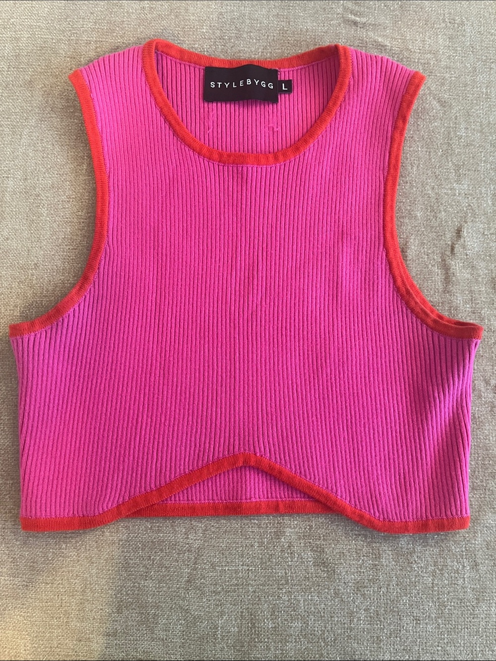 STYLEBYGG Pink Ribbed Sleeveless Crop Tank with Red Trim Size L